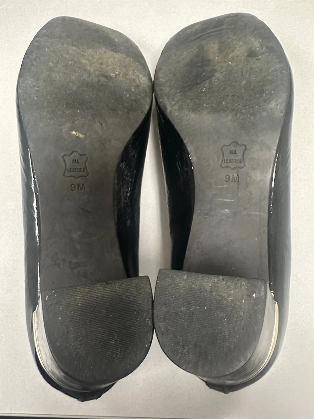 Tory Burch Leather Black Patent Leather Gold Trim Pumps Size 9M